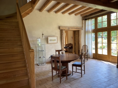 Renovated farmhouse with guest studio and 12ha