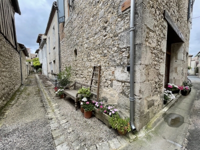 Carefully restored 2 bedroom medieval house