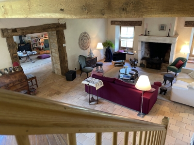Renovated farmhouse with guest studio and 12ha