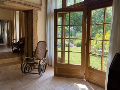 Renovated farmhouse with guest studio and 12ha