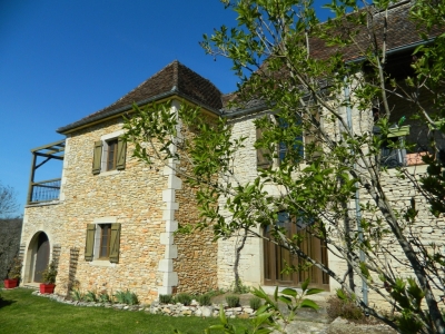 Attractive perigourdine farmhouse with 4 gîtes, swimming pool and 8ha