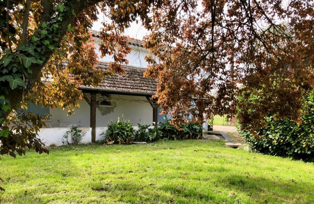 Substantial 6 bedroom farmhouse with gite, outbuildings and 2ha