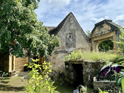 Belle ferme du XVIIIème siècle avec un jardin clos