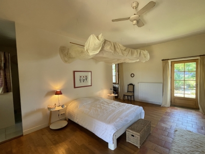 Renovated farmhouse with guest studio and 12ha