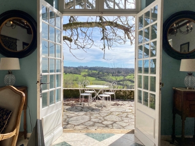 Perigourdine villa with idyllic views, swimming pool, gatehouse and 2.9ha