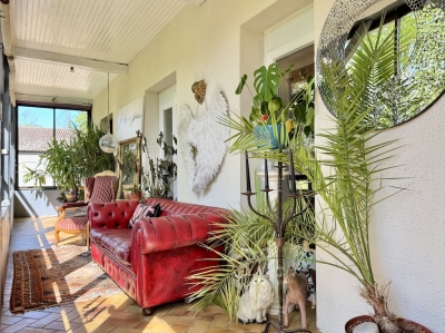 Attractive 4 bedroom house with integral apartment and large garden