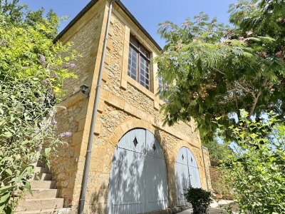 Attractive périgourdine cottage with guest studio, courtyard and garden