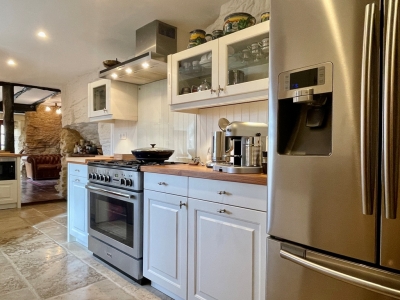 Superbly located and sympathetically restored périgourdine house with stunning views