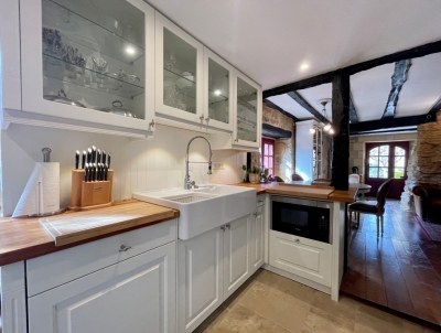 Superbly located and sympathetically restored périgourdine house with stunning views