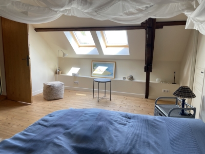 Renovated farmhouse with guest studio and 12ha