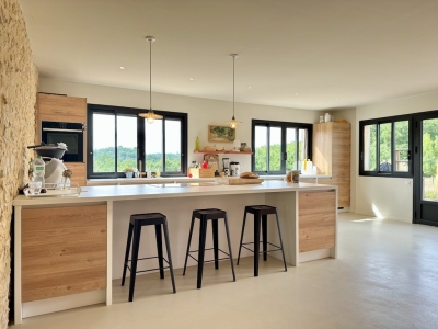 Ferme soigneusement restaurée avec une piscine chauffée et un jardin