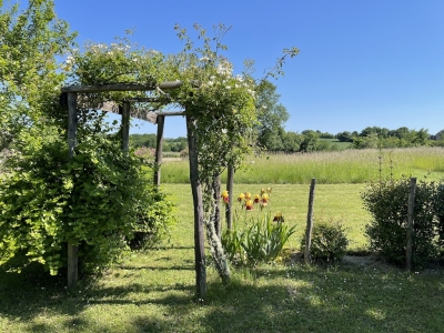 Renovated farmhouse with guest studio and 12ha