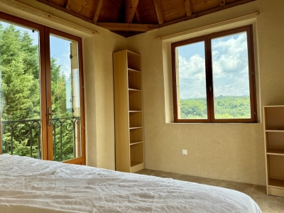 Maison de style périgourdin avec un gîte intégré et une superbe vue