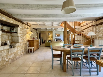Superbly restored périgourdine farmhouse with swimming pool and garden