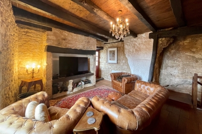 Superbly located and sympathetically restored périgourdine house with stunning views