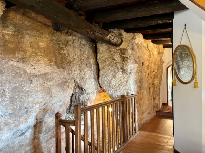 Superbly located and sympathetically restored périgourdine house with stunning views
