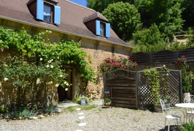 Restored perigourdine farmhouse with 2 gites, swimming pool and large garden