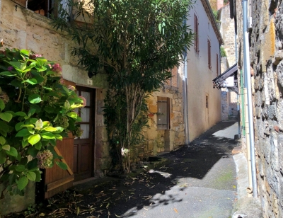 Carefully restored 3 bedroom village house with courtyard garden