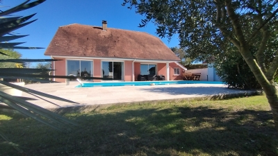 Modern country house with swimming pool, stabling and 4.3ha