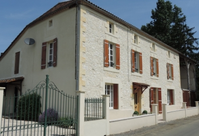 19th century maison de maitre with guest apartment, swimming pool and large garden