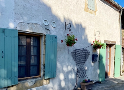 Sympathetically restored cottage in perfect decorative condition