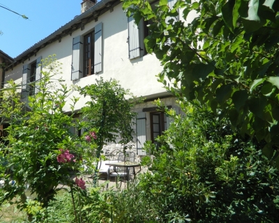 Restored 16th century village house with garden and garage
