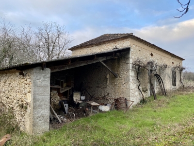Farmhouse and barn to renovate with 2.4ha (for sale to French registered artisans or farmers only)