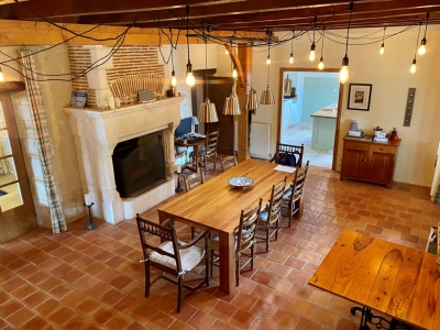 Substantial and fully restored 5 bedroom farmhouse with swimming pool