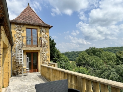 Maison de style périgourdin avec un gîte intégré et une superbe vue