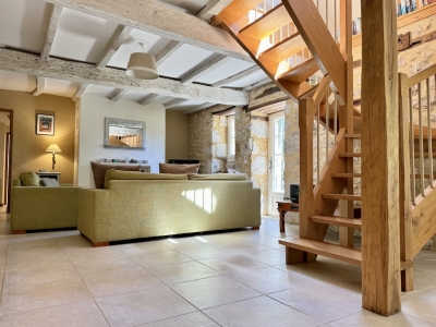 Superbly restored périgourdine farmhouse with swimming pool and garden