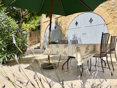 Attractive périgourdine cottage with guest studio, courtyard and garden