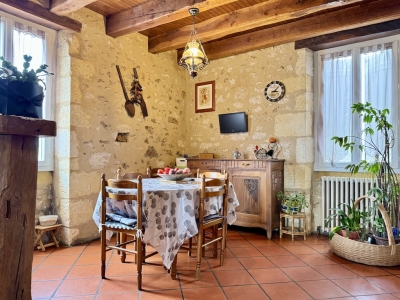 Attractive 19th century maison de maître with swimming pool and garden