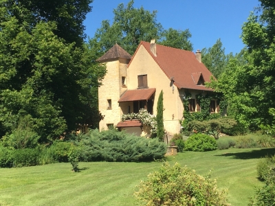 Maison de style périgourdin parfaitement présentée avec 1,2 ha