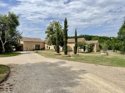 Sympathetically restored farmhouse with heated swimming pool and garden