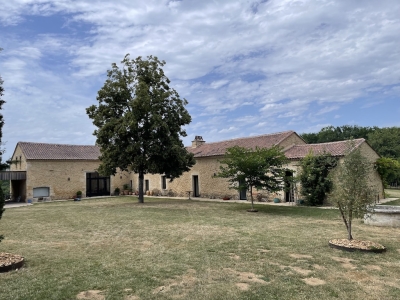 Sympathetically restored farmhouse with heated swimming pool and garden