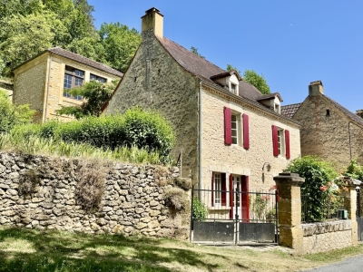 Attractive périgourdine cottage with guest studio, courtyard and garden