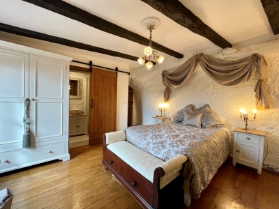 Superbly located and sympathetically restored périgourdine house with stunning views