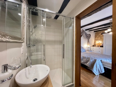Superbly located and sympathetically restored périgourdine house with stunning views