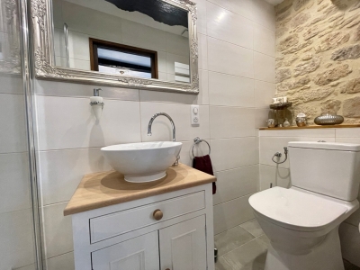 Superbly located and sympathetically restored périgourdine house with stunning views
