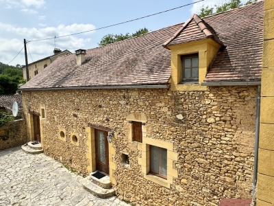 Maison de style périgourdin avec un gîte intégré et une superbe vue