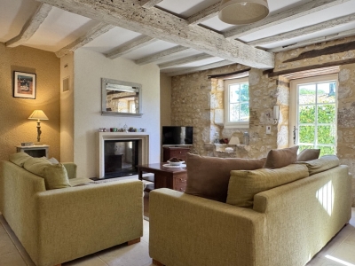 Superbly restored périgourdine farmhouse with swimming pool and garden