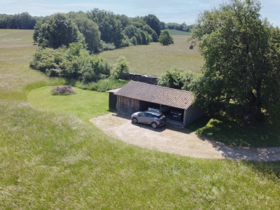 Renovated farmhouse with guest studio and 12ha