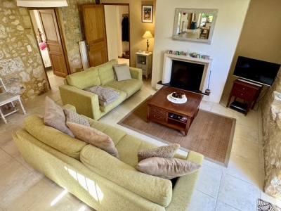Superbly restored périgourdine farmhouse with swimming pool and garden