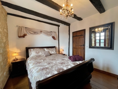 Superbly located and sympathetically restored périgourdine house with stunning views