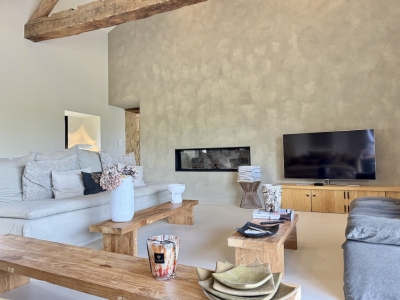 Ferme soigneusement restaurée avec une piscine chauffée et un jardin