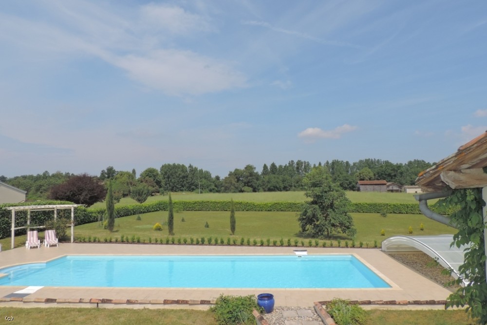 19th century maison de maitre with guest apartment, swimming pool and large garden