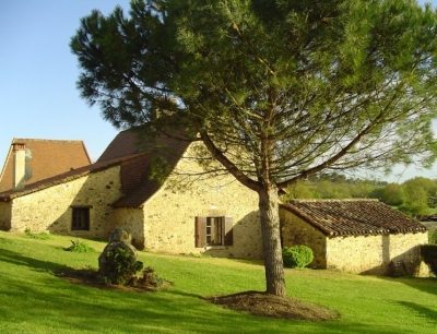 Renovated périgourdine farmhouse with gite, barn, swimming pool and 1ha