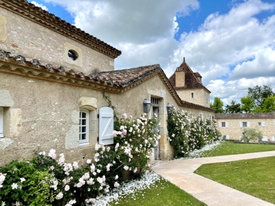 Exceptional fortified manoir with guardian's house, equestrian facilities and 60ha