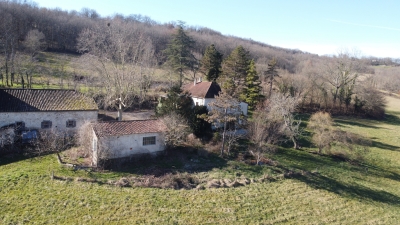 Privately located farmhouse with outbuildings, equestrian facilities and 4ha