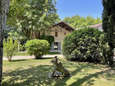 Exceptionnel moulin à eau du XVIIe siècle avec une piscine chauffée et un jardin